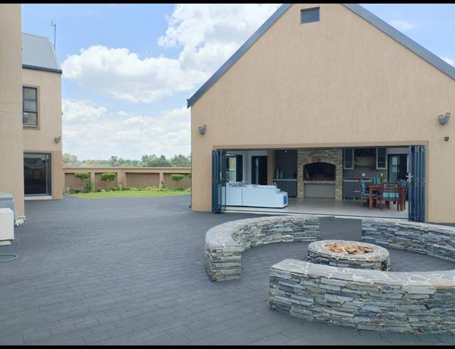 5 BEDROOM HOUSE FOR SALE IN HERON BANKS GOLF ESTATE